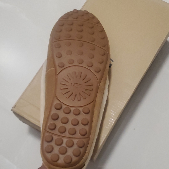 UGG Women's Tan Slippers - Picture 5 of 6